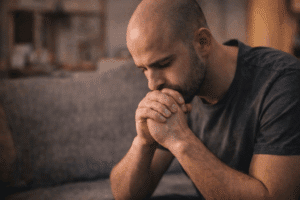 Persoon met losse kleding